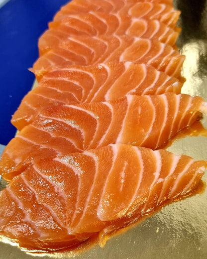 corte de sashimi de salmon canadiense